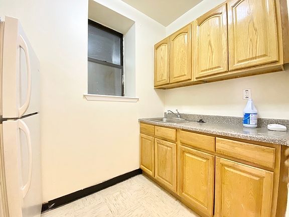 5th image of 306 W 112th St #C2