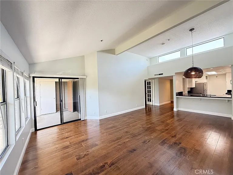 260 Cagney Ln #317 — Photo 2