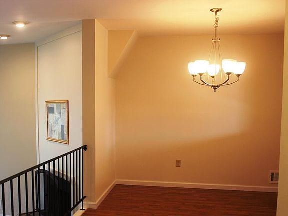 4th image of 568 Clubhouse Dr