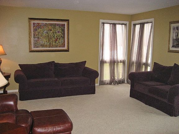 4th image of 10935 Huntington Close