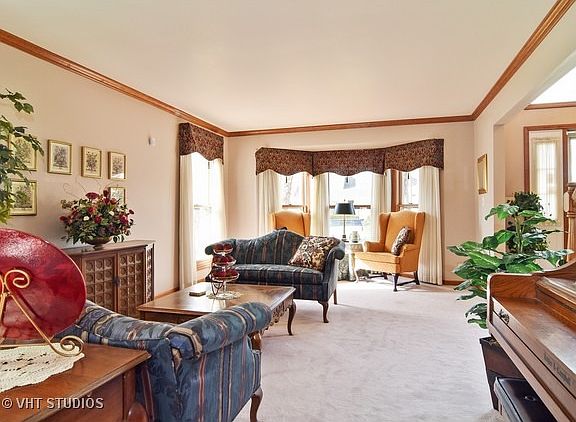 3rd image of 1495 Crowfoot Cir S