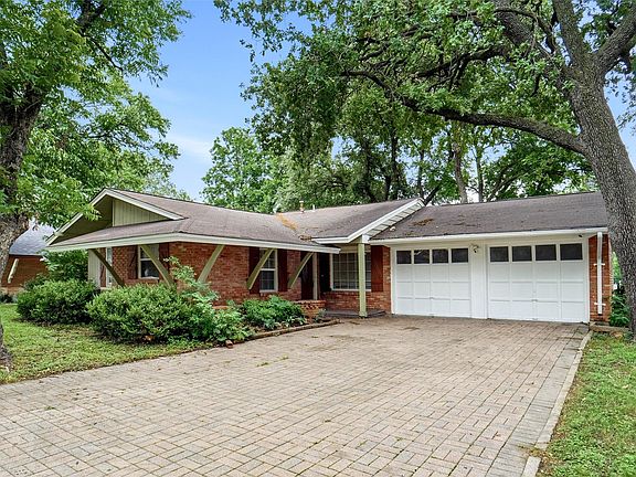 2nd image of 2222 Woodoak Dr