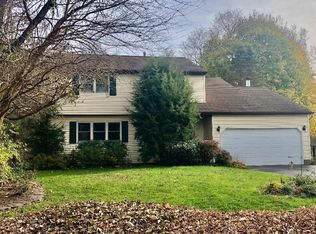 66 Manor Dr, Glenmont, NY 12077