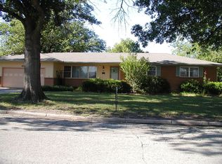 318 Fairview Ave, Blackwell, OK 74631