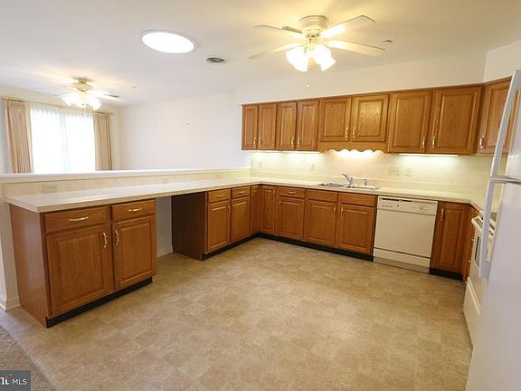 2nd image of 219 Winding Oak Dr