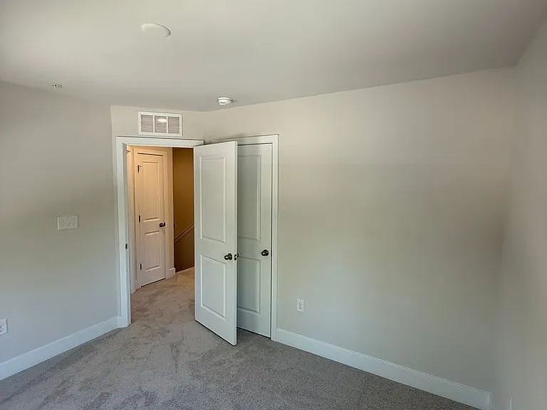 2102 Winterberry Ln — Photo 12