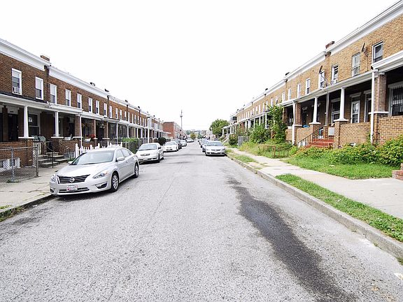 Exterior Neighborhood (street photo)