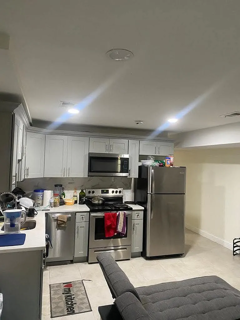 3 bed, 1250 sqft, $3,075 — Photo 2
