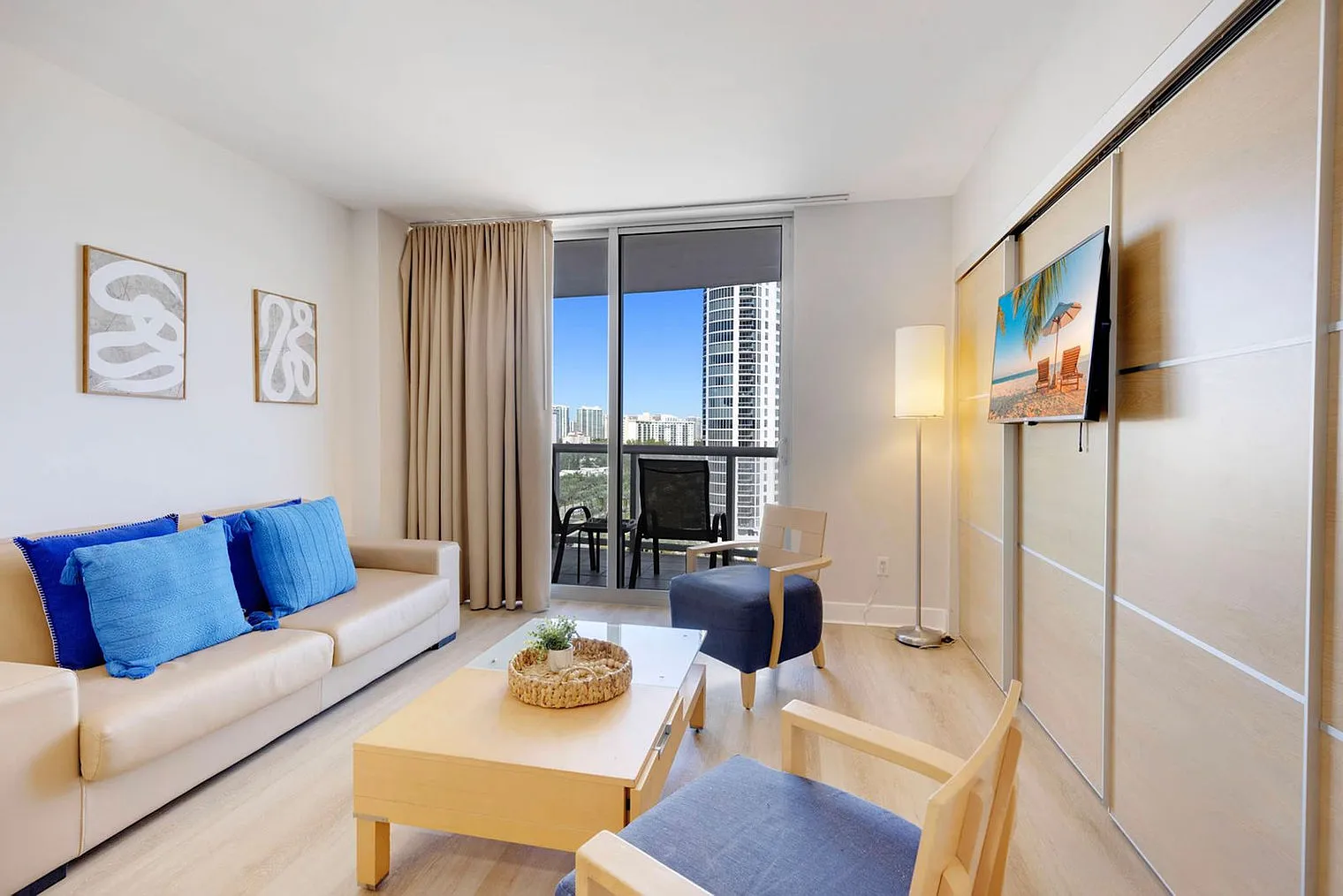 1 bed, 1.0 bath, 678 sqft, $3,874 — Photo 1