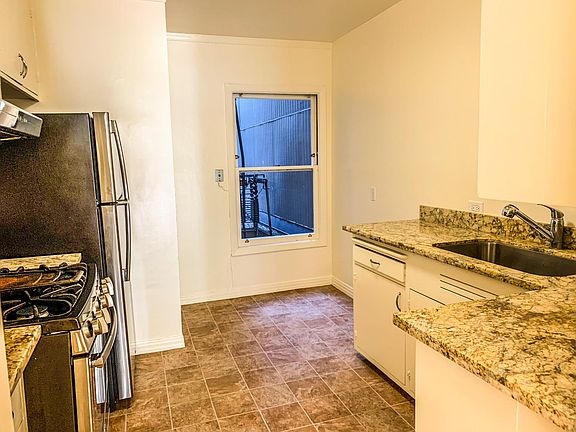 5th image of 2060 Pacific Ave APT 103