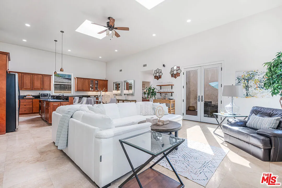 8 bed, 5.0 bath, 3221 sqft, $14,500 — Photo 4