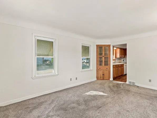1049 Gorman Ave, West Saint Paul, MN 55118