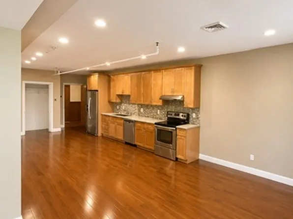 48 Parsons St Unit 4, Easthampton, MA 01027