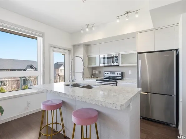 UNIT 218-223 Evergreen SQUARE, Saskatoon, SK S7M 4T2