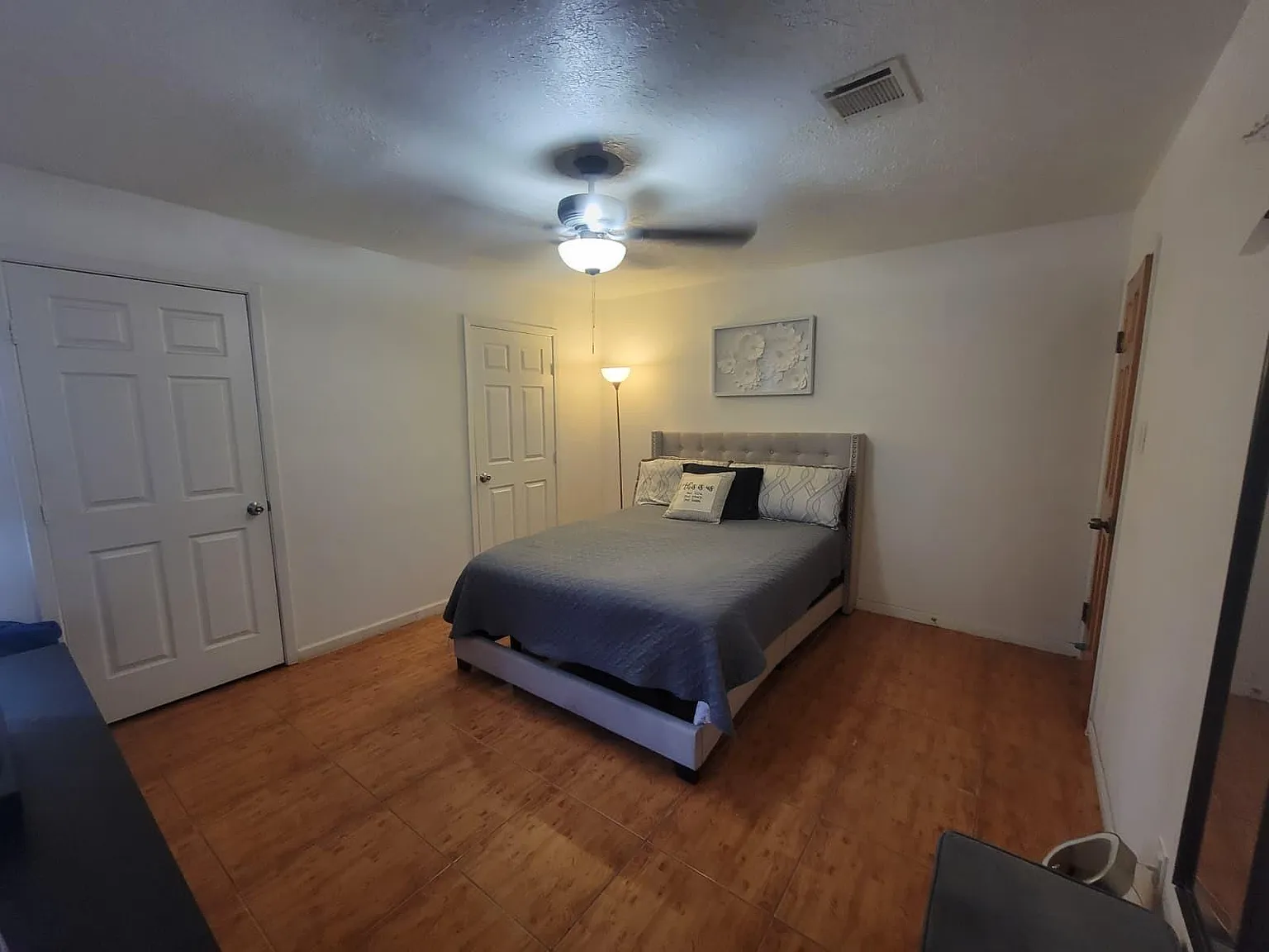 3 bed, 2.0 bath, 1392 sqft, $2,000 — Photo 3