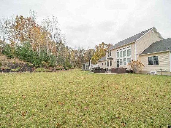 3rd image of 17 Siena Dr