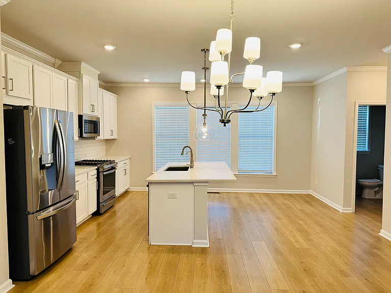 3716 Davis Cir — Photo 5