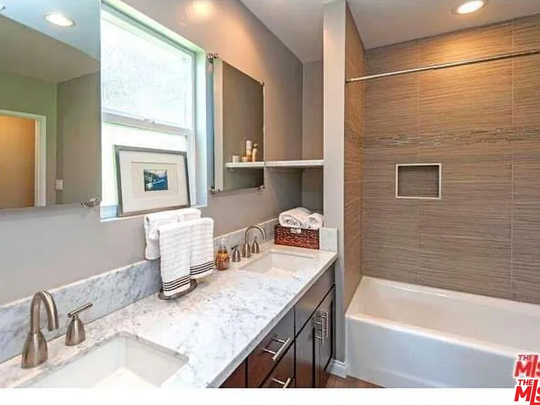 9500 Sawyer St — Photo 12