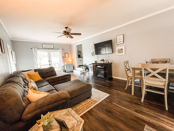 3rd image of 1251 Arnold Pl