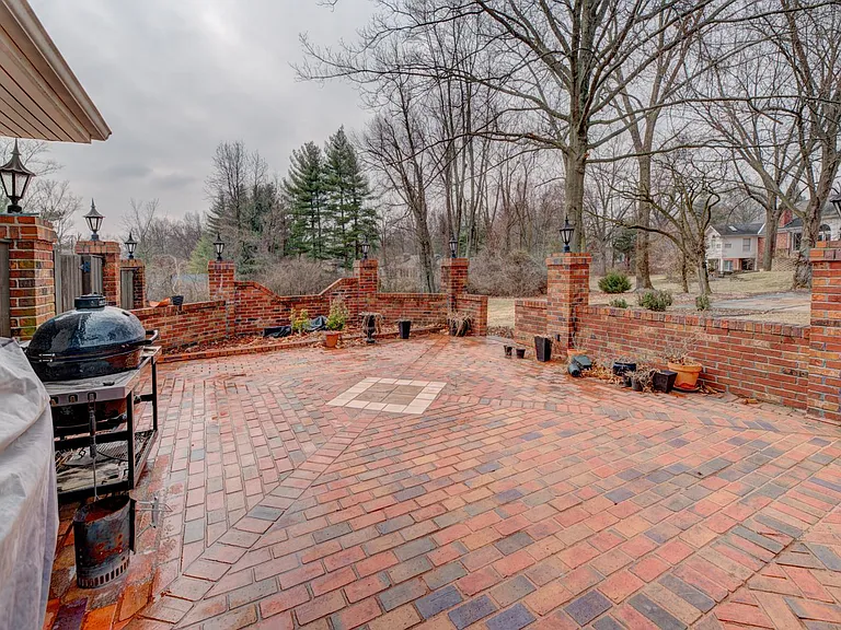 10490 Frontenac Woods Ln — Photo 54