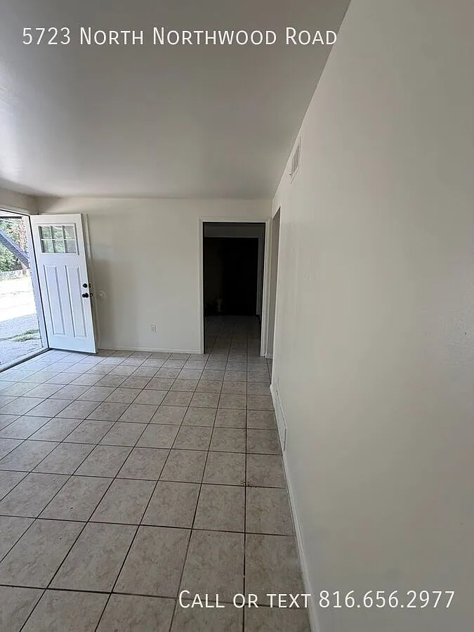Charming 2BR/1BA Apartment in Northland KC Available Now! — Photo 4