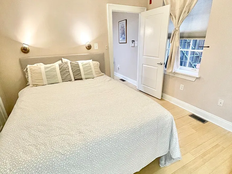 1716 Pine St #1R — Photo 9