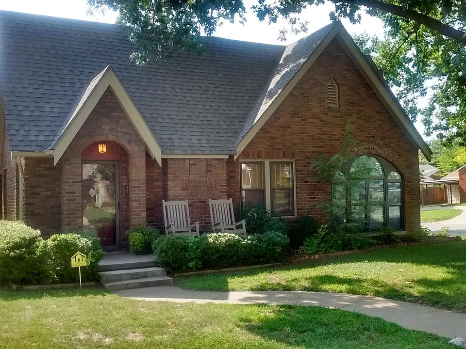 3104 Woodward Blvd