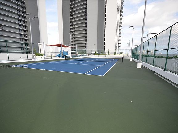 4th image of 16385 Biscayne Blvd Unit 519