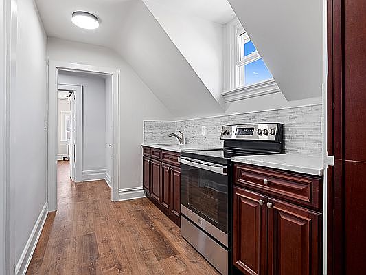 2nd image of 880 E 35th St #3