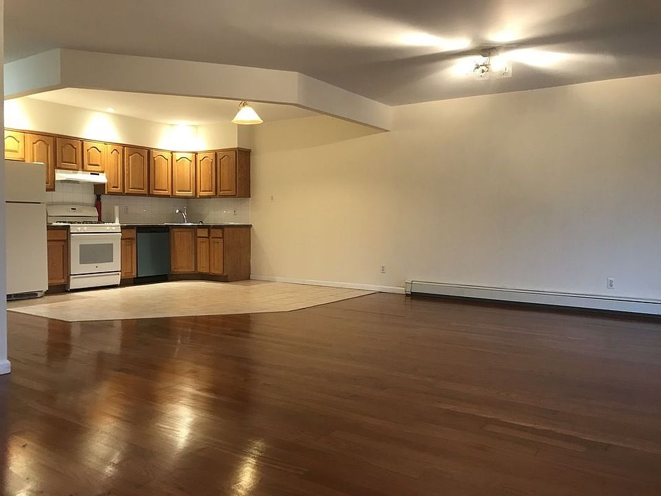 1st image of 89 Kingsland Ave #3