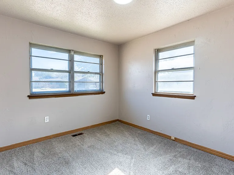 1421 Shalimar Dr — Photo 13