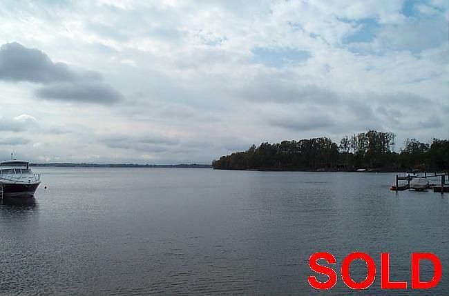 1st image of 133 Vineyard Dr