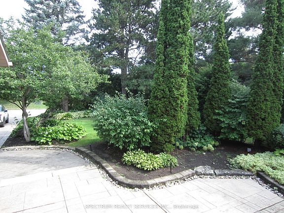 5th image of 135 Hayhoe Ave