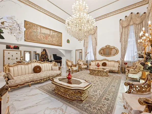 24 Windermere Ln, Houston, TX 77063