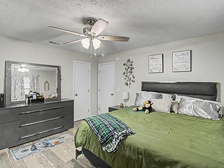 703 Woods Ct — Photo 15