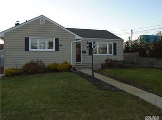 696 Vernon Ave, Bellmore, NY 11710