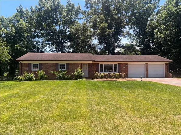 238 Raven Midlawn Dr, Wilkesboro, NC 28697