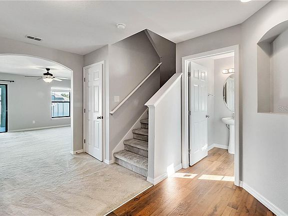 4th image of 880 Woodlark Dr