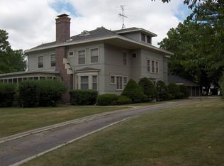 1222 W State St, Geneva, IL 60134