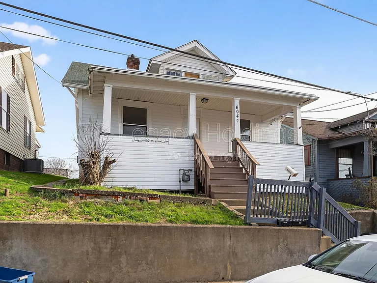 604 Hart St — Photo 1