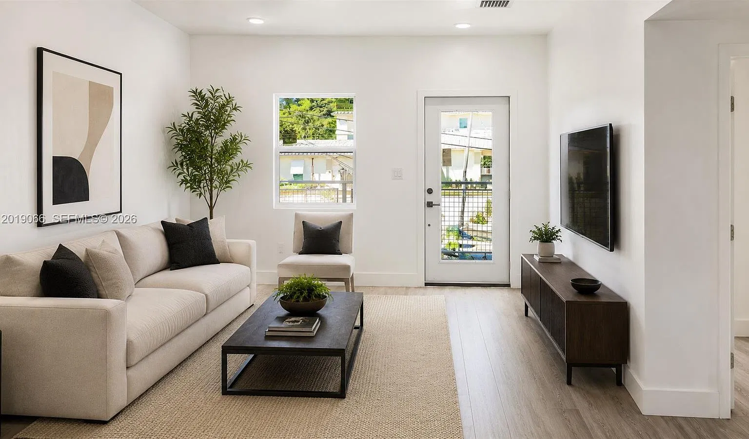 3 bed, 2.0 bath, 2166 sqft, $3,499 — Photo 2
