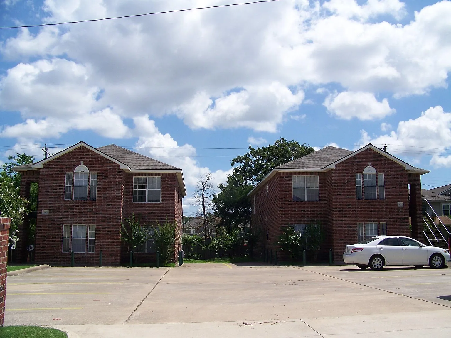 3 bed, 2.0 bath, 2572 sqft, $1,700 — Photo 1