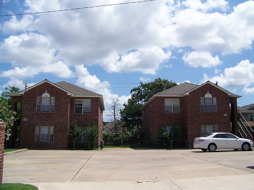 3901 College Main St #B