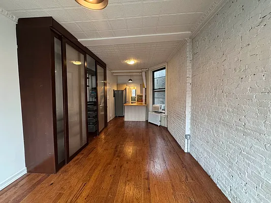 Rented by Bond New York | media 9