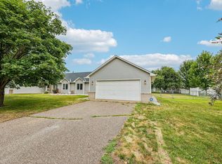 720 Oakwood St NW, Isanti, MN 55040