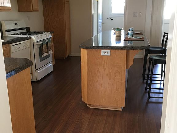 4th image of 530 Andover Dr