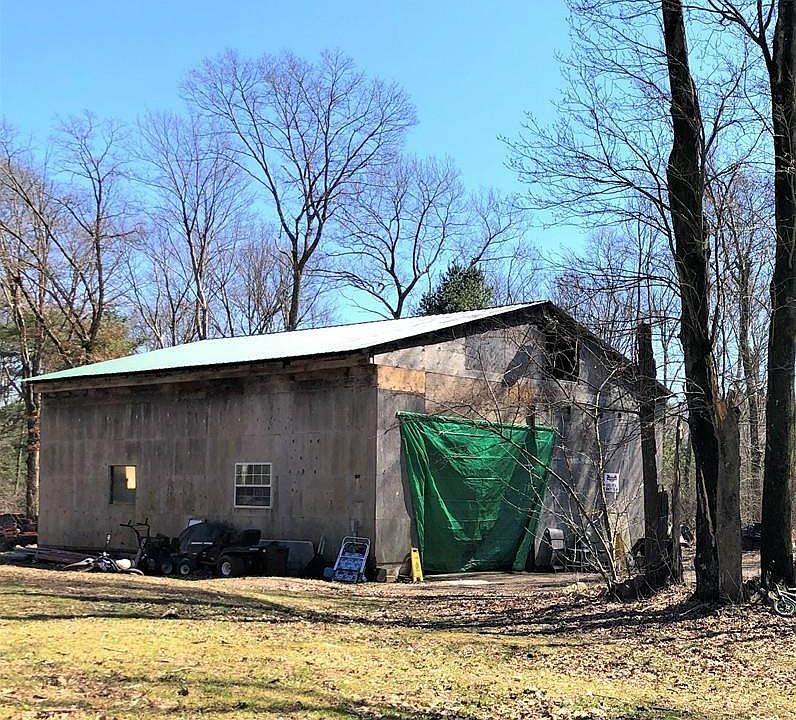 2nd image of 270 Alger St