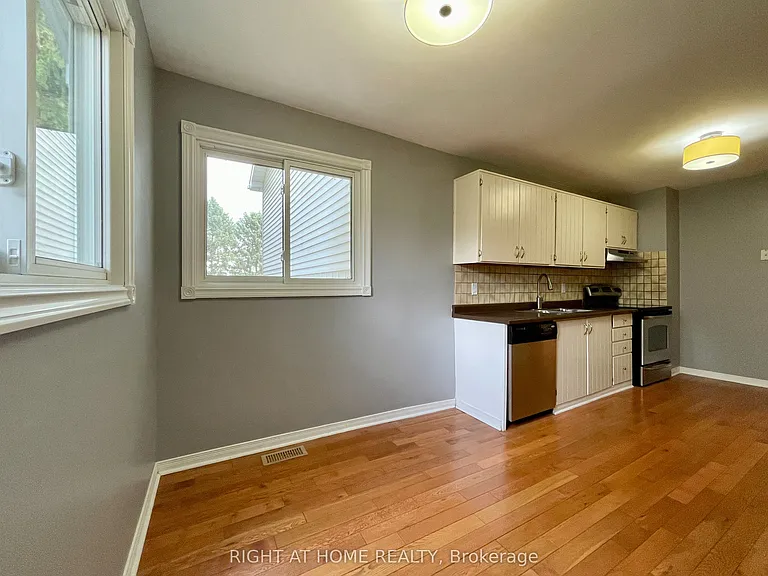 183 Autumn Hill Cres #UPPER — Photo 11