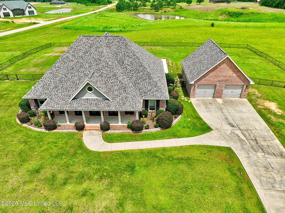 1st image of 74 The Hills Dr