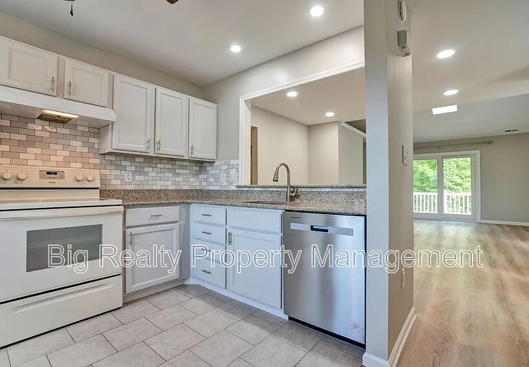 1732 Rosewood Ct — Photo 3